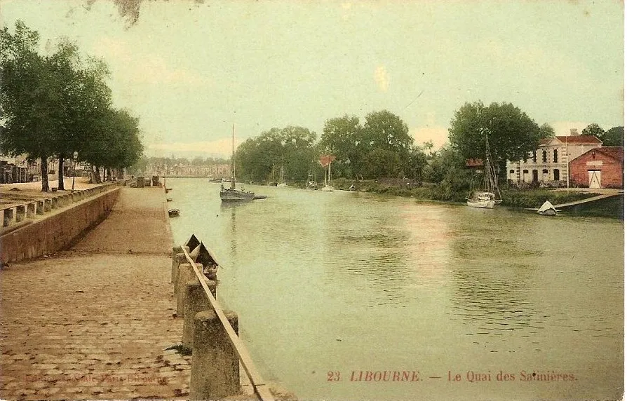 Carte postale ancienne du quai des Salinières à Libourne, avec ses bateaux amarrés