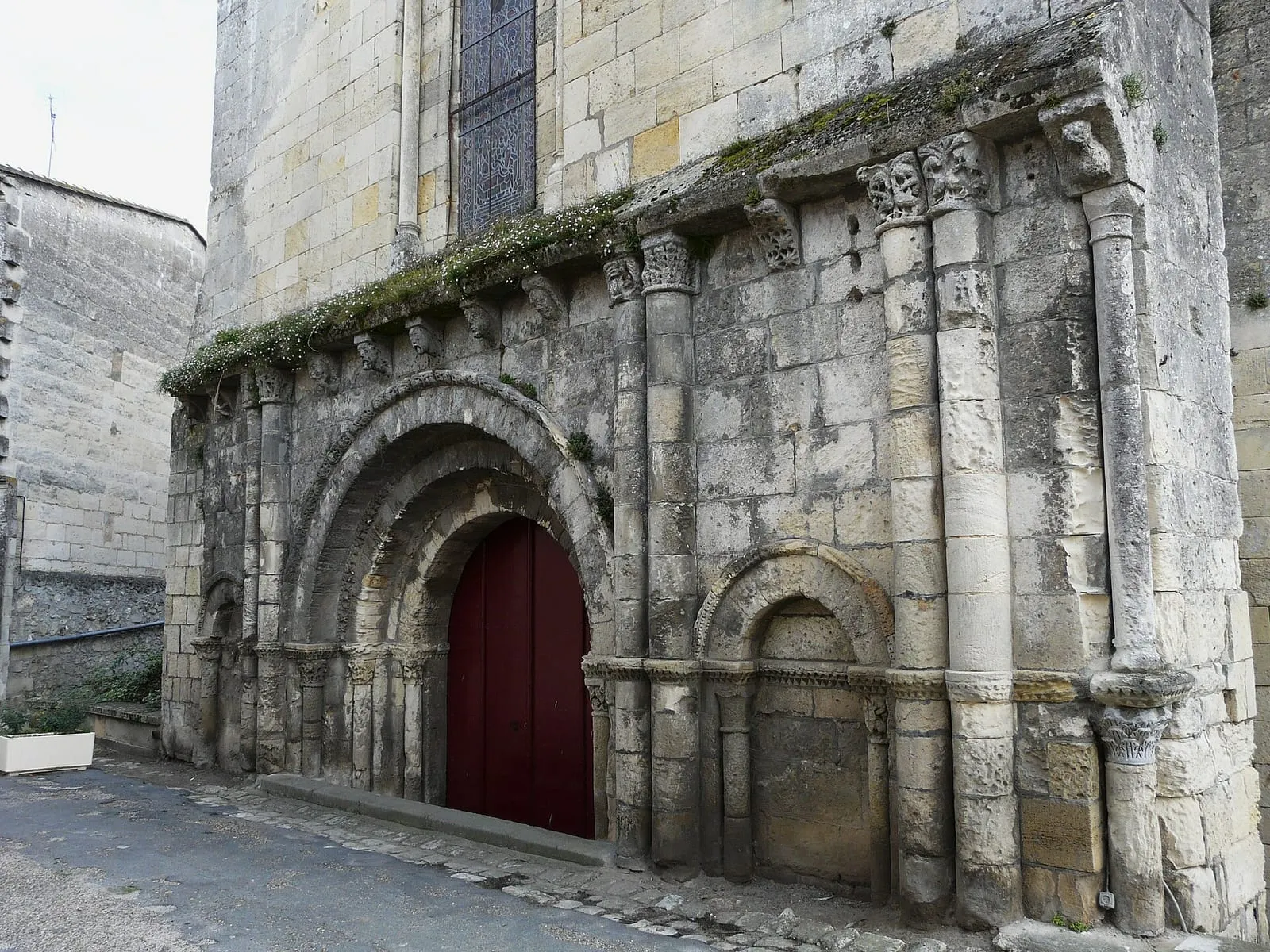 L'abbatiale de Guîtres, dans le Nord-Libournais