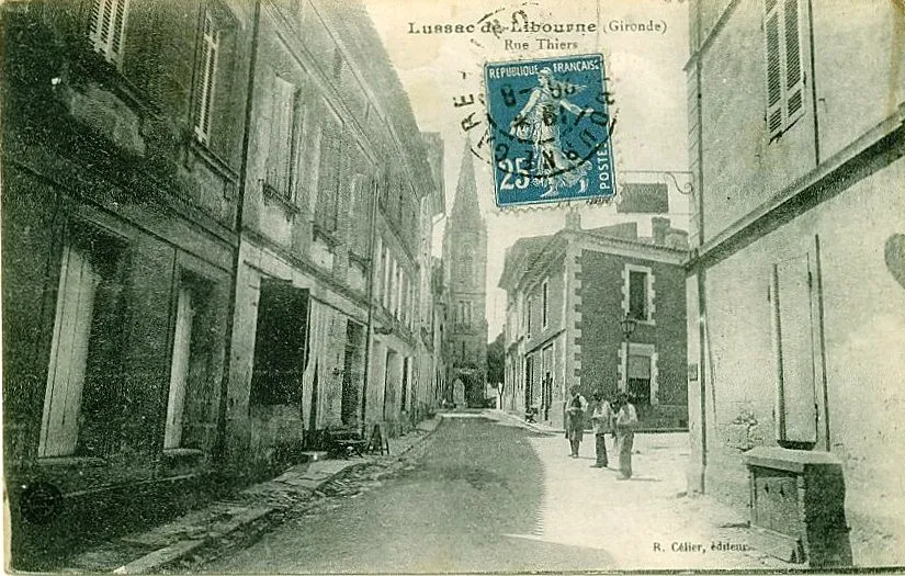 La rue Thiers à Lussac, en photographie ancienne
