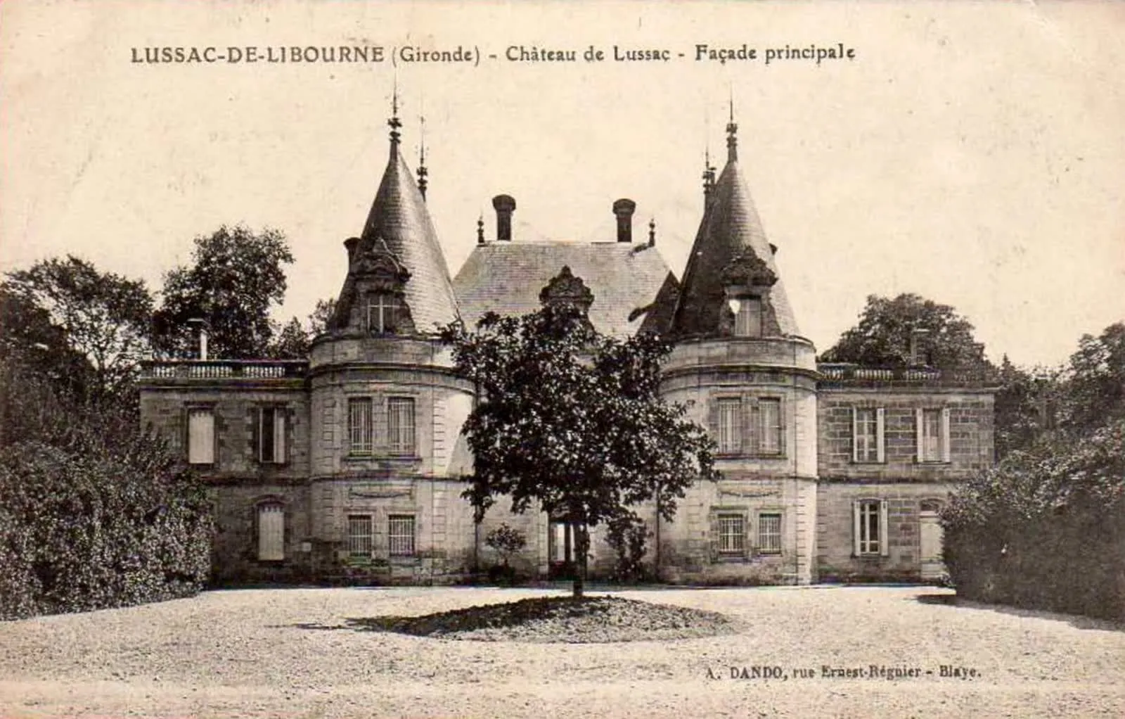 Le château de Lussac, au cœur d'un domaine viticole, sur les terres qui portaient autrefois du blé