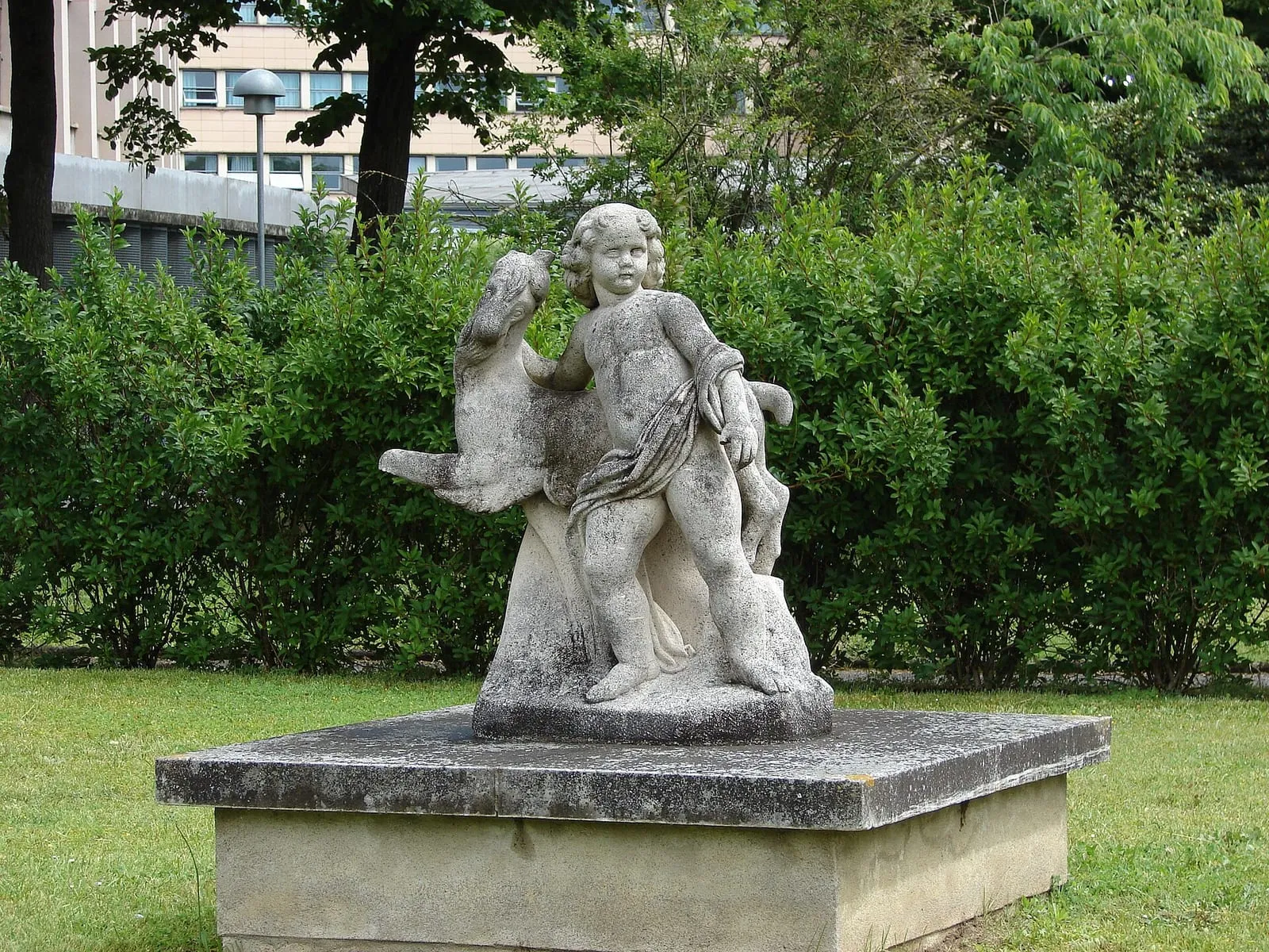 L'entrée du lycée Max-Linder, à Libourne